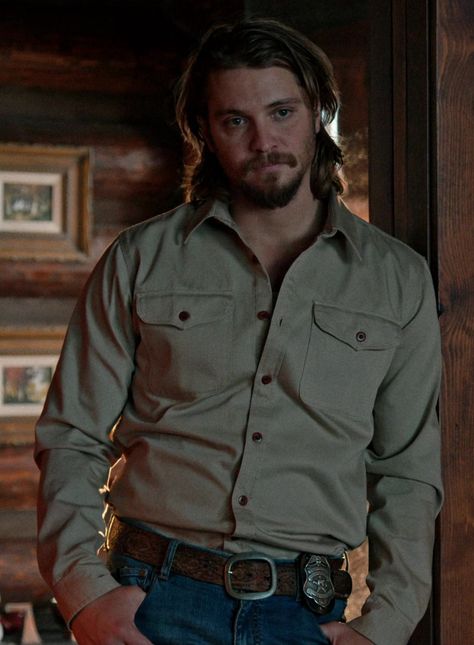 Rugged Olive Green Work Shirt with Dual Chest Pockets of Luke Grimes as Kayce Dutton in Yellowstone Yellowstone Kayce Dutton, Kaycee Dutton, Kasey Dutton, Luke Grimes Yellowstone, Yellowstone Kayce, Jamie Dutton, Kayce Dutton, Grimes Music, Yellowstone Outfits