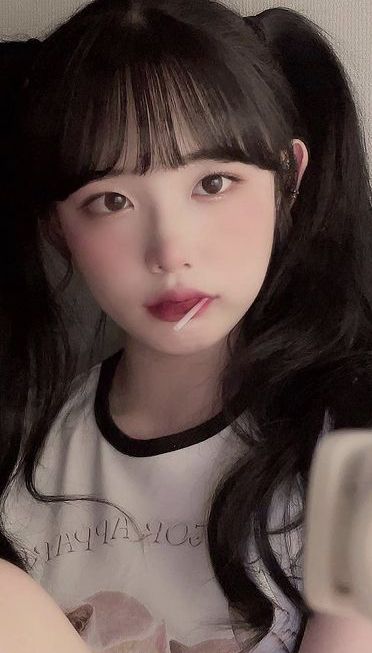 ulzzang girl korean tattoo makeup chinese glasses eating weibo faceless lollipop Eating Lollipop Pose, Eating A Lollipop Reference, Short Hair Ulzzang Faceless, Lollipop Selfie, Ulzzang Bare Face, Uzzlang Pfp Faceless, Ullzang Face Less, Uzzlang Girl Faceless, Korean Bangs