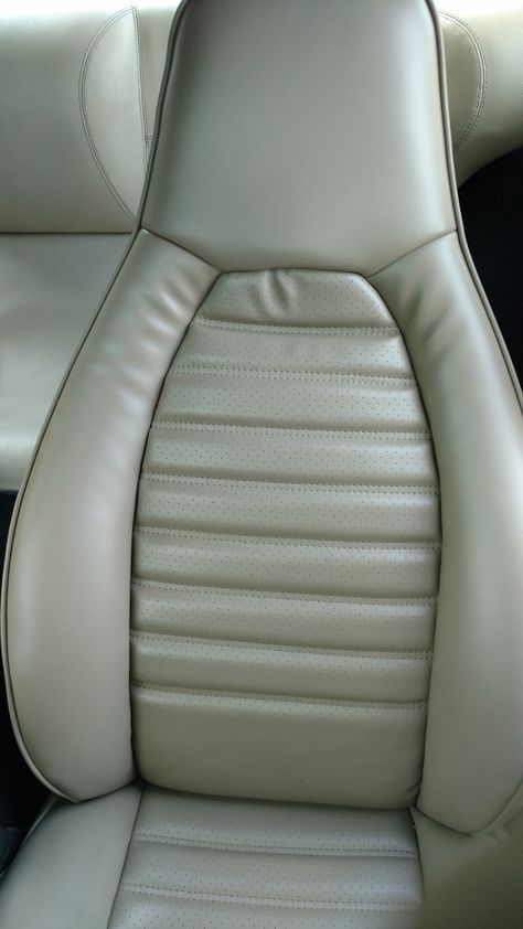 driver seat back after restoration Beetle Custom, Custom Car Interior, Porsche 924, Interior Concept, Volkswagen Beetle, Car Interior, Custom Cars, A Car, Car Seats