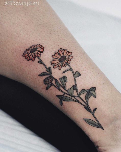 Calendula Flower Tattoo, Calendula Tattoo, Yellow Tattoo Ink, Daisy Tattoo, Calendula Flower, Birth Flower Tattoos, Incredible Tattoos, Tattoo Project, Flower Tattoo Designs