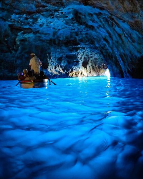 The Blue Grotto, Capri - Italy ✨💙💙💙✨ . Picture by ✨✨@m.z.a.sh✨✨ #wonderful_places for a feature 💙 Blue Grotto, Capri Island, Amalfi Coast Italy, Capri Italy, Italy Travel Guide, Boat Tours, Best Places To Travel, Amalfi Coast, Beautiful Islands