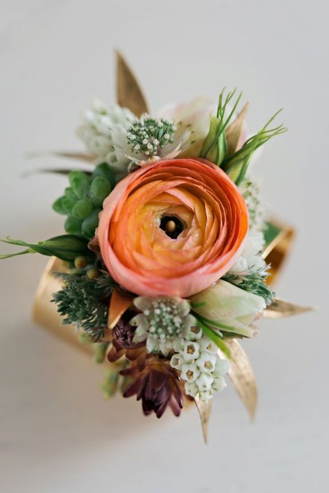 Fresh Wedding Flowers, Bridesmaid Corsage, Corsage And Boutonniere, Corsage Prom, Flower Guide, Prom Flowers, Flower Corsage, Corsage Wedding, Diy Wedding Flowers