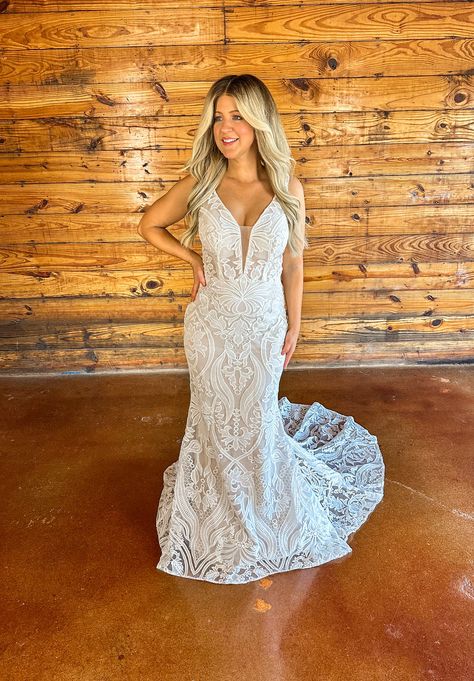 Western Boho Wedding Dress, Cowgirl Wedding Dress, Western Boho Wedding, Fit And Flare Gown, Cowgirl Wedding, Magnolia Wedding, Western Wedding Dresses, Flare Gown, Wedding Dress With Veil