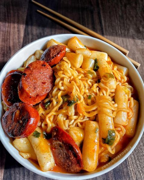 Ramen Tteokbokki, Spicy Ramen, Hot Sausage, Wait What, Foodie Food, Food Obsession, Pot Roast, Another One, Mouth Watering