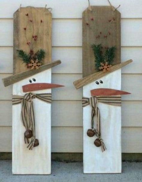 Wood Fence Christmas Decorations, Snowman Pallet Signs, Christmas Crafts With Pallet Wood, Snowman Picket Fence Craft, Fence Picket Snowman, Pallet Wood Snowman, Fence Board Crafts Christmas, Wooden Snowmen Crafts, Christmas Wood Crafts Diy Projects Xmas