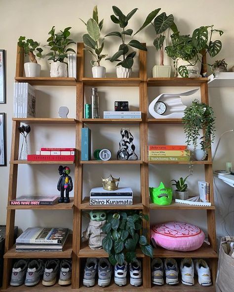 Lioz Koreh on Instagram: "🚬🚬🚬" Big Bookshelf, Mens Apartment, Diy Storage Shelves, Apartment Aesthetic, Apartment Life, Bookshelf Decor, Corner Shelves, Apartment Inspiration, Interior Inspo