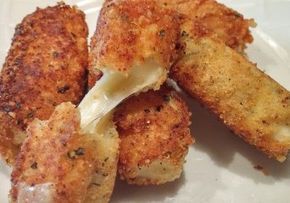 Keto Cheese Sticks Keto Mozzarella Sticks, Desserts Keto, Keto Cheese, Keto Pancakes, Keto Brownies, Mozzarella Sticks, Cheese Sticks, Keto Cheesecake, Keto Diet Menu