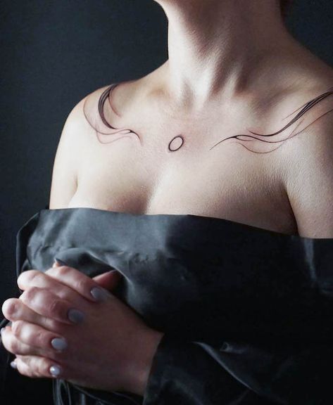 Line Chest Tattoo, Back To Chest Tattoo, Tattoo Body Woman, White Chest Tattoo, Chest Piece Tattoos For Women Unique, Back Shoulders Tattoo, Tattooed Celebrities, Collar Bone Fine Line Tattoo, Simple Back Piece Tattoo