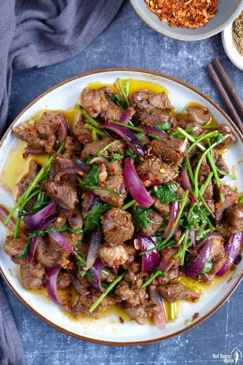 Aromatic and pungent, cumin lamb stir-fry is an easy dish that seldom fails to impress. This recipe offers tips to obtain the perfect result. Diced Lamb Recipes, Lamb Stir Fry, Easy Asian Dishes, Asian Cusine, Cumin Lamb, Organ Meats, Mutton Recipes, Lamb Dishes, Yum Recipes