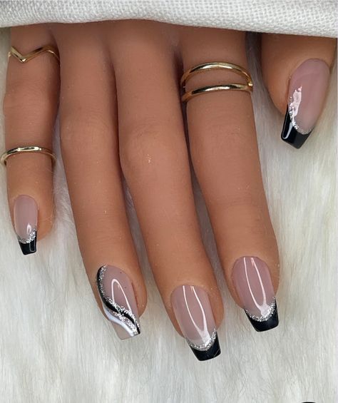 Nail Art Design Square Nails, Nails Art For Square Nails, Pretty Nails Black And White, Black White And Silver Nails Coffin, Classic Elegant Nail Designs, French Tip With Black Design, Nails For A Gala, Nail Art Black And White Design, White Nail With Black Design