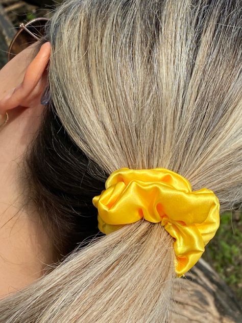 Yellow Scrunchie, Diy Hair Scrunchies, Red Haired Beauty, Band Accessories, Hair Band Accessories, Sunshine Yellow, Hair Scrunchies, Diy Hair, Scrunchie Hairstyles