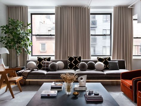 Creative and Contemporary Interiors With Attention To Detail - Decoholic Tali Roth, Best Window Treatments, Living Room Shades, Home Together, New York Apartment, Contemporary Interiors, Living Room Windows, Attention To Detail, Decoration Inspiration