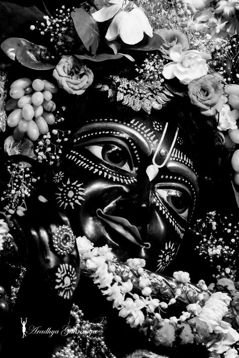 Radha Krishna Images Black And White, Krishna Images Black, Radha Krishna Black And White, Krishna Black And White, Krishna Black, Radharaman Ji, God Painting, Historical Sculptures, Camera Cartoon