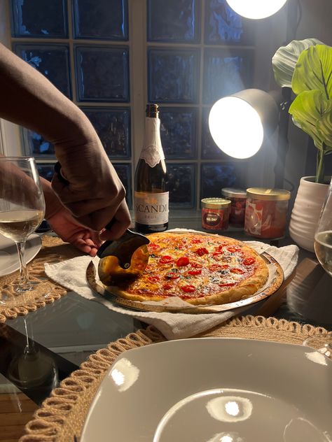 Black Couple Date Aesthetic, Black Couple Cooking Together Aesthetic, Black Couples Dinner Date, Dinner Date Black Couple, Date Aesthetic Black Couple, Black Couple Cooking, Cooking Date Aesthetic, Date Ideas Black Couples, Visition Board