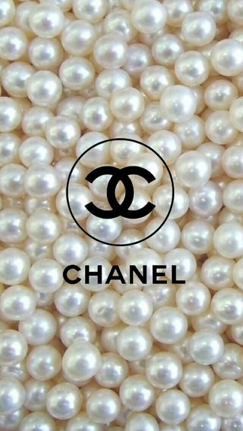 Imagen de chanel Chanel Background, Coco Chanel Wallpaper, Chanel Wallpaper, Patchouli Perfume, Chanel Wallpapers, Iphone Logo, Chanel Art, Chanel Pearls, Logo Wallpaper