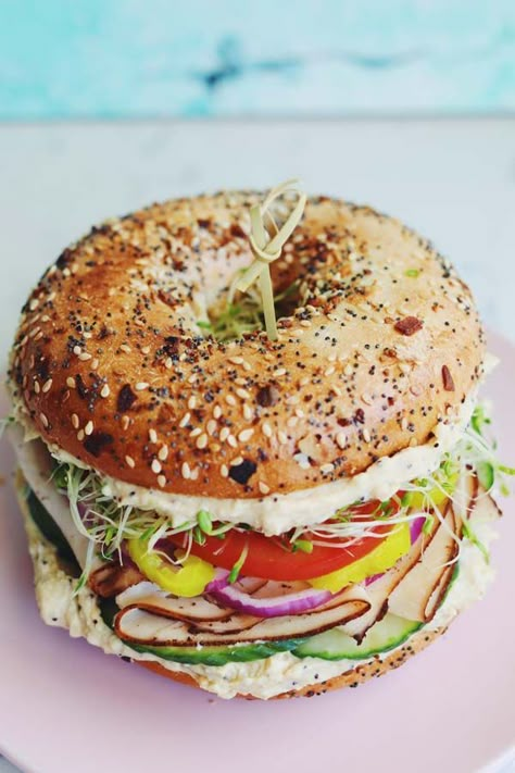 Veggie Hummus Bagel Sandwich Turkey Mozzarella Sandwich, Sandwich Ideas Simple, Fall Sandwich Ideas, Phyllo Breakfast, Hummus Bagel, Beautiful Sandwiches, Turkey Bagel, Sandwich With Hummus, Bagel Sandwich Ideas