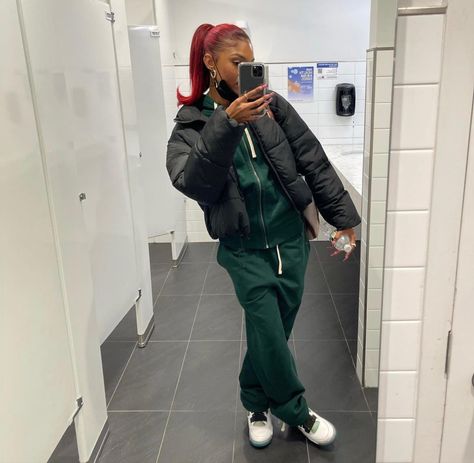 Sweatsuit Outfits Women, Polo Sweatsuit, Crazy Fits, Polo Tracksuit, Fall Sweatpants, Sweatsuit Outfits, Sweatsuit Outfit, Calm Fits, Sweatpants Outfits