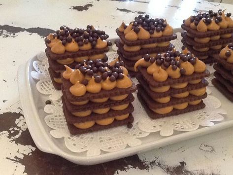 Ideas Mesa Dulce, Mini Torte, Mini Desserts, Mini Cakes, Finger Foods, Party Food, Macarons, Sweet Recipes, Brownies