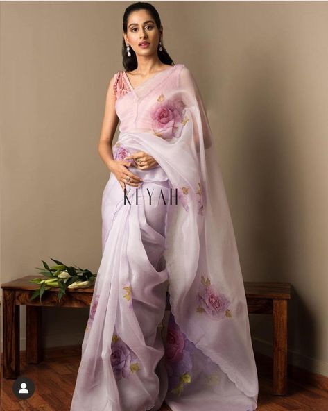 Simple Saree Designs, Printed Organza, Sari Design, Fancy Sarees Party Wear, Organza Silk Saree, Gaun Fashion, Simple Sarees, Indian Fashion Saree, Organza Sarees