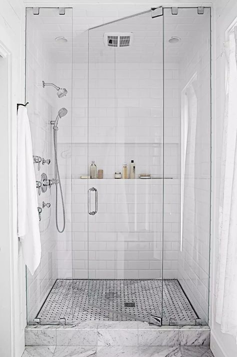 Small Baths, Teen Bathroom, Tile Walk In Shower, Teen Bathrooms, Doorless Shower, Standing Shower, Luxury Master Bathrooms, Bathtub Design, Shower Niche