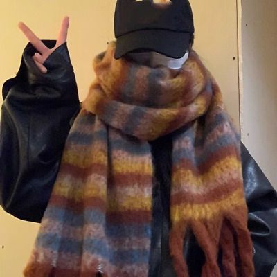 Scarf Aesthetic, Frazzled English Woman, Y2k Girls, Korean Fashion Winter, Striped Shawl, Big Scarf, Cute Scarfs, Chunky Scarves, Winter Vintage