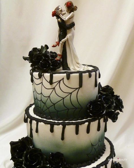 18 Elegant Halloween Wedding Cakes For Halloween Weddings Spider Web Wedding Cake, Goth Desserts, Goth Wedding Cake, Halloween Wedding Cake, Goth Cakes, Horror Wedding, Gothic Wedding Cake, Halloween Wedding Cakes, Dark Wedding Theme