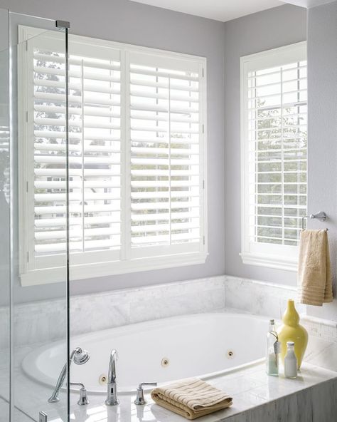 8 Solutions for Bathroom Windows | Apartment Therapy Blinds For Bathroom Windows, Bathroom Window Privacy, Bathroom Window Treatments, Bathroom Blinds, Bathroom Design Layout, Bathroom Gallery, Bathroom Windows, Bad Design, Blue Bathroom