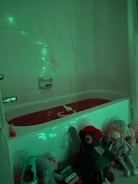 Creepy Bathroom Aesthetic, Creepy Fairycore, Creepycore Aesthetic, Nightmare Core, Cannibalcore Aesthetic, Scary Bathroom, Creepy Bathroom, Creepy Cutecore, Insane Core