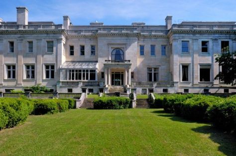 Long Island Mansion Glen Cove Mansion, Long Island Mansion, Old World Home, American Mansions, Vintage Homes, Glen Cove, Mansion Designs, Mansions For Sale, Beach Road