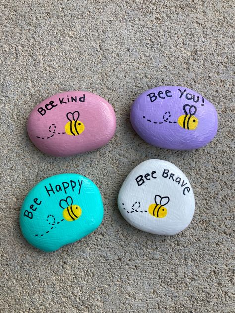 These cuties are hand painted and sealed with a finishing gloss. Not only are they perfect for your home but they make a great addition to your garden. This Bee-eautiful set is sure to put a smile on your face and also makes an amazing gift. Rocks Garden, Bee Rocks, Garden Rocks, Inspirational Rocks, Stones Garden, Diy Rock Art, Story Stones, Fraggle Rock, Painted Rocks Kids