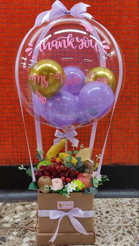 >>> 𝙶𝙸𝙵𝚃 𝙱𝙾𝚄𝚀𝚄𝙴𝚃 <<< 𝙱𝚈 𝙳𝙴_𝙲𝙷𝙸𝙿 💐💰🎁🛍🧸🎈 Custom gift are available ,, • Flower Bouquet • Chocolate bouquet • Gift Frame • Doll Bouquet • Flower Glass Dome • Bloom Box Balloon Air • Polaroid Photo Bouquet • Pull out photo box • etc. Can be made as • Birthday Gift • Anniversary gift • Wedding Gift • etc. >>> Design by @dE_cHip Made 💐🐿🐿 #buketbunga & #buketboneka design and made by de_chip #diy #handmade #flower #gifts #flowerbouquet #giftframe #artificialflower #rosebouqu Flower Bouquet Chocolate, Flower Glass Dome, Doll Bouquet, Bouquet Chocolate, Fruit Bouquet, Bloom Box, Photo Bouquet, Fruit Basket Gift, Bouquet Box