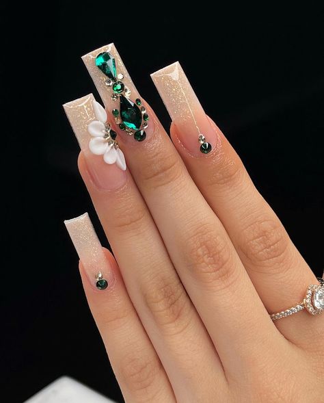 Glitter Nude Acrylic Nails, Nude Acrylic Nails, Nails Easter, Quinceanera Nails, 2022 Nails, Emerald Nails, Trends Nails, Gold Acrylic Nails, Green Acrylic Nails