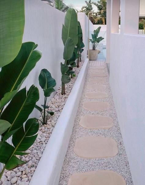 Apr 10, 2024 - This Pin was discovered by Alexis Rosa. Discover (and save!) your own Pins on Pinterest Low Concrete Wall Front Yard, Outdoor Hamptons Patio, Stucco Garden Wall, Minimal Front Yard Landscaping, Side House Garden, Stone Landscaping Ideas, California Front Yard, Modern Walkway, Hamptons Landscaping