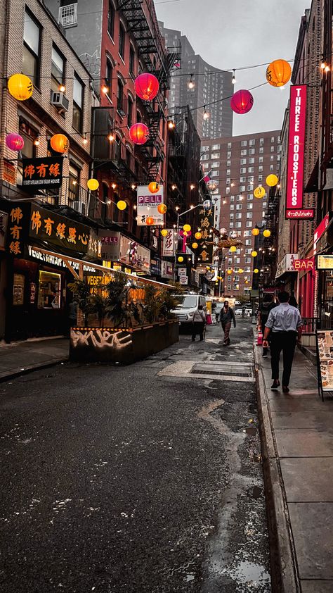 China Street Photography, Nyc Chinatown Aesthetic, New York City China Town, Urban City Aesthetic, Chinatown Photography, Chinatown Aesthetic, China Town New York, China Town Nyc, Nyc Core