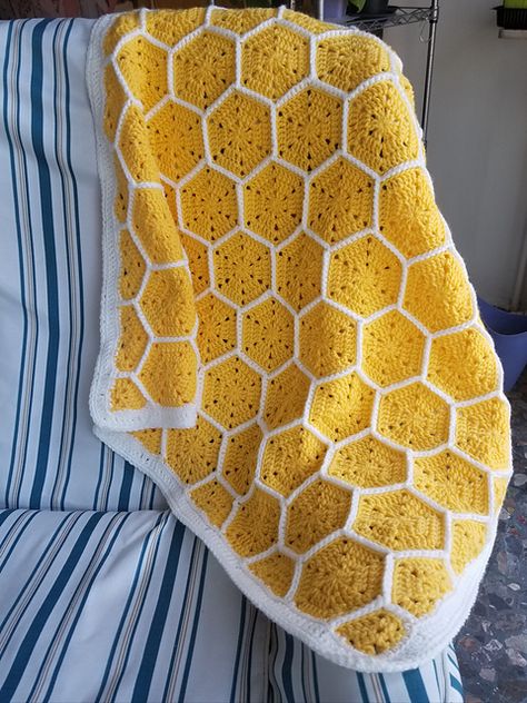 Ravelry: ranaforcrochet's Honeycomb baby blanket Honey Comb Crochet Baby Blanket Pattern, Honey Comb Blanket Crochet, Honeycomb Crochet Blanket, Bee Blanket Crochet, Bee Crochet Blanket, Honeycomb Crochet, Bee Baby Blanket, Honeycomb Blanket, Bee Crochet