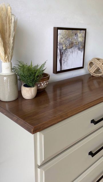 White Dresser Stained Top, Dresser Flip Ideas, Varathane Weathered Oak, Two Tone Painted Dresser, Nightstand Painting Ideas, Cream Painted Furniture, Wood Dresser Diy, Dresser Renovation, Dresser Color Ideas