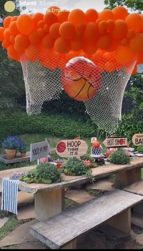 Laker Theme Birthday Party, Basketball Birthday Balloons, Basketball Themed Birthday Party Ideas, Kobe Bryant Birthday Theme, Basketball Theme Wedding, Basketball 1st Birthday Party, Basketball Team Party, Basketball Theme Birthday Party, Golden State Warriors Party