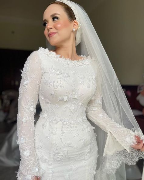 Alaa Elgohary Bridal Couture on Instagram: "The beautiful bride Nihal 👰🏼‍♀️✨✨" Muslim Wedding Dresses Modern, Muslim Wedding Gown, Wedding Dresses High Low, Wedding Dress Types, Simple White Dress, Modest Bridal, Bride Dress Simple, Wedding Gown Inspiration, Classy Gowns