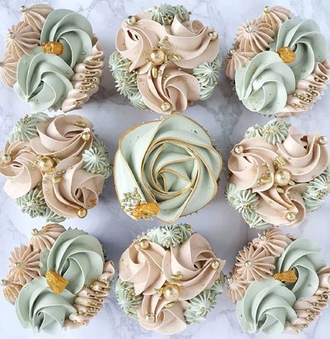 59 Pretty Cupcake Ideas for Wedding and Any Occasion : Sage and pink cupcake Elegant Cupcakes, Green Cupcakes, Purple Cupcakes, Gold Cupcakes, Cupcake Decorating Tips, 32 Birthday, Pretty Cupcakes, Cupcake Cake Designs, Buttercream Cupcakes