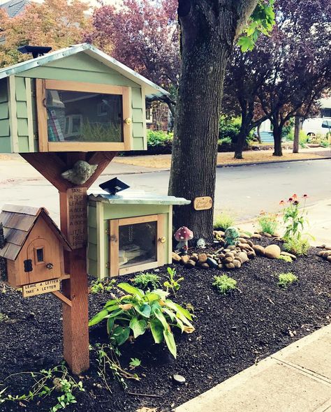 Little Free Library Plans, Tiny Library, Street Library, Library Plan, Kelly Rae Roberts, Library Inspiration, Lending Library, Mini Library, Community Library