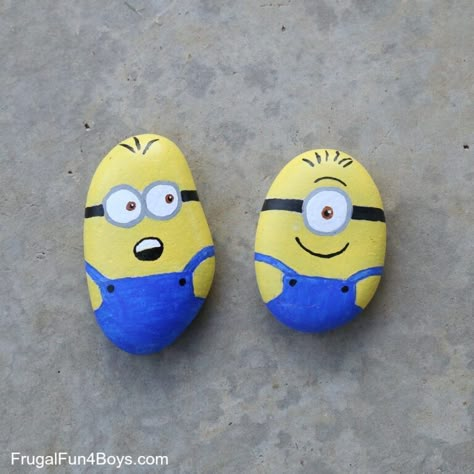 Minion Rock, Drawing Rocks, Diy Rock Art, Stone Art Painting, Painted Rocks Kids, Painting Ideas Easy, Painted Rocks Craft, Rocks Painted, Happy Stones