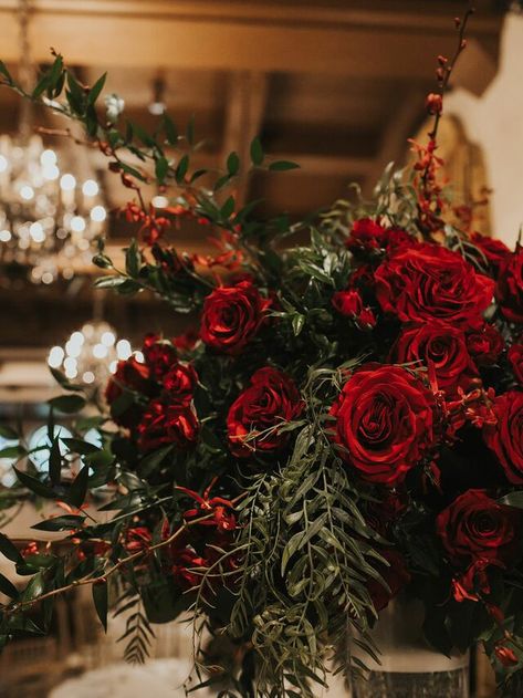 Red Roses Fall Wedding, Red Rose Wedding Florals, Dark Red Centerpieces, Roses At Wedding, Red Rose Wedding Decor, Red Rose Themed Wedding, Red Flowers Decoration, Red Wedding Theme Romantic, Dark Red Wedding Theme