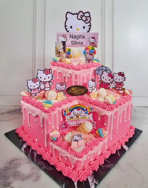 Kue Ultah Hello Kitty, Kue Hello Kitty, Hello Kitty Fondant, Tort Hello Kitty, Kitty Birthday Cake, Girly Birthday Cakes, Hello Kitty Theme Party, Hello Kitty Birthday Cake, Hello Kitty Decorations