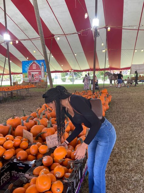 pumpkin patch, pumpkins, fall outfit, fall aesthetic, pose inspo Pumpkin Picking Outfit Black Women, Edgy Fall Aesthetic, Pumpkin Patch Aesthetic Photoshoot, Pumpkin Patch Date Outfit, Pumpkin Patch Black Women, Pumpkin Patch Hairstyles, Fall Photoshoot Aesthetic, Fall Photoshoot Ideas For Women, Fall Festival Aesthetic