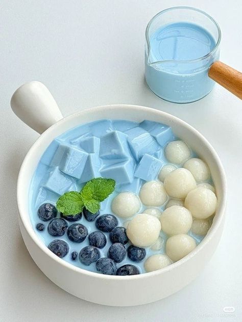 Summer Sleepover, Aesthetic Foods, Blue Things, Kawaii Cooking, Makanan Diet, Blue Food, Yummy Comfort Food, Sweet Snacks Recipes, Food Drinks Dessert