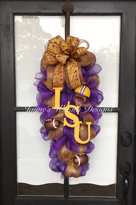 Lsu Football Party, Lsu Door Wreaths, Lsu Party, Lsu Wreath, Football Party Decorations, Football Spirit, Swag Ideas, Sports Wreaths, Football Wreath