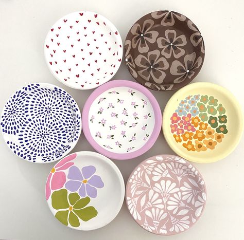 🌟 As seen on The Today Show! 🌟 The Delicates Collection A made-to-order trinket dish with a hand-painted design of your choice. perfect for: a custom gift for a loved one a mother's day gift to hold odds and ends ring or jewelry dish bedside decor to hold a potted plant,candle,hair accessories & more! room/home decor bookshelf decor HOW TO ORDER: choose the design of your choice out of the seven shown in the example photos (please see second photo - each design is coordinated with a number). At checkout, please specify which number design you would like painted for your piece. If you have any questions or requests (ie colors, patterns, etc) do not hesitate to message me to create something perfect for you. DETAILS: - ceramic hand-painted trinket dish - customizable paint color & pattern Ceramic Painting Jewelry Dish, Ceramic Painting Ideas Bowls, Painting Bowls, Diy Trinket Dish, Painted Jewelry Dish, Jewelry Dish Clay, Bowl Painting Ideas, Painted Trinket Dish, Plant Candle