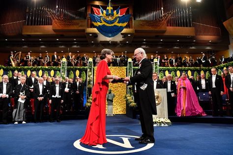 Women in Rare Company Accept Nobel Prizes in Physics and Chemistry - The New York Times Physics And Chemistry, Famous Lifestyle, Nobel Prize In Physics, Princess Sofia Of Sweden, University Of Rochester, Women Scientists, Nobel Prize Winners, Medical School Motivation, Nobel Peace Prize