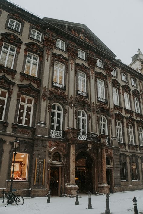 Wintery Scene, Classical Architecture, Munich, Old Town, The Old, Louvre, Old Things, Architecture, Building