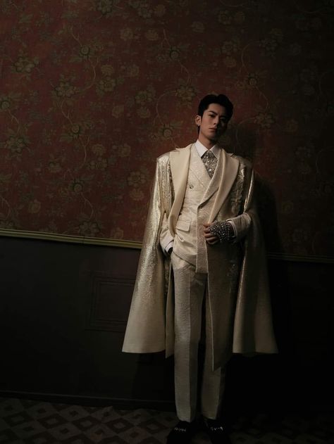 Wedding Night Outfit Men, Haute Couture Menswear, Wedding Night Outfit, Couture Menswear, Haute Couture Outfits, Male Fairy, Hollywood Aesthetic, Chinese Gender, High Fashion Men